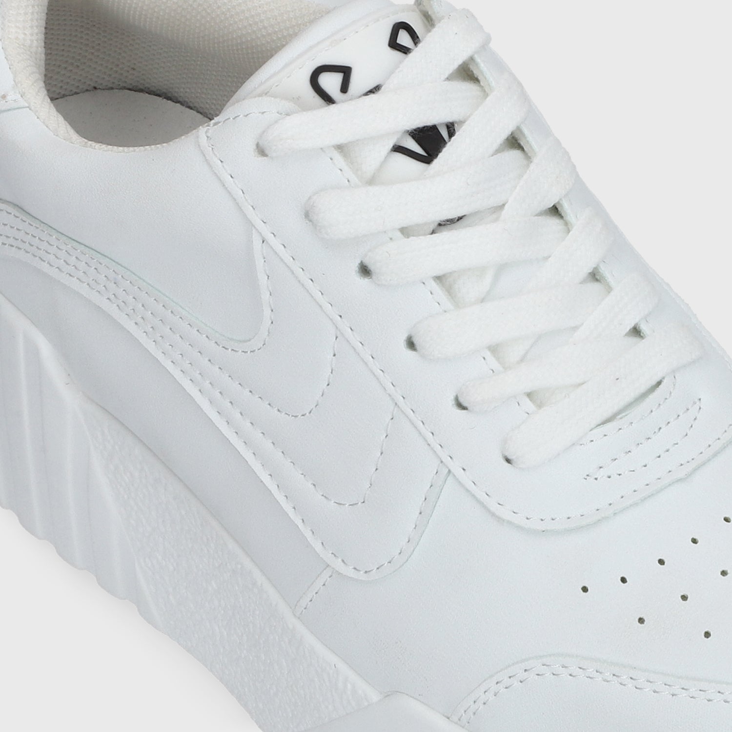 Zapatilla Blanca Cuero Mujer 13142