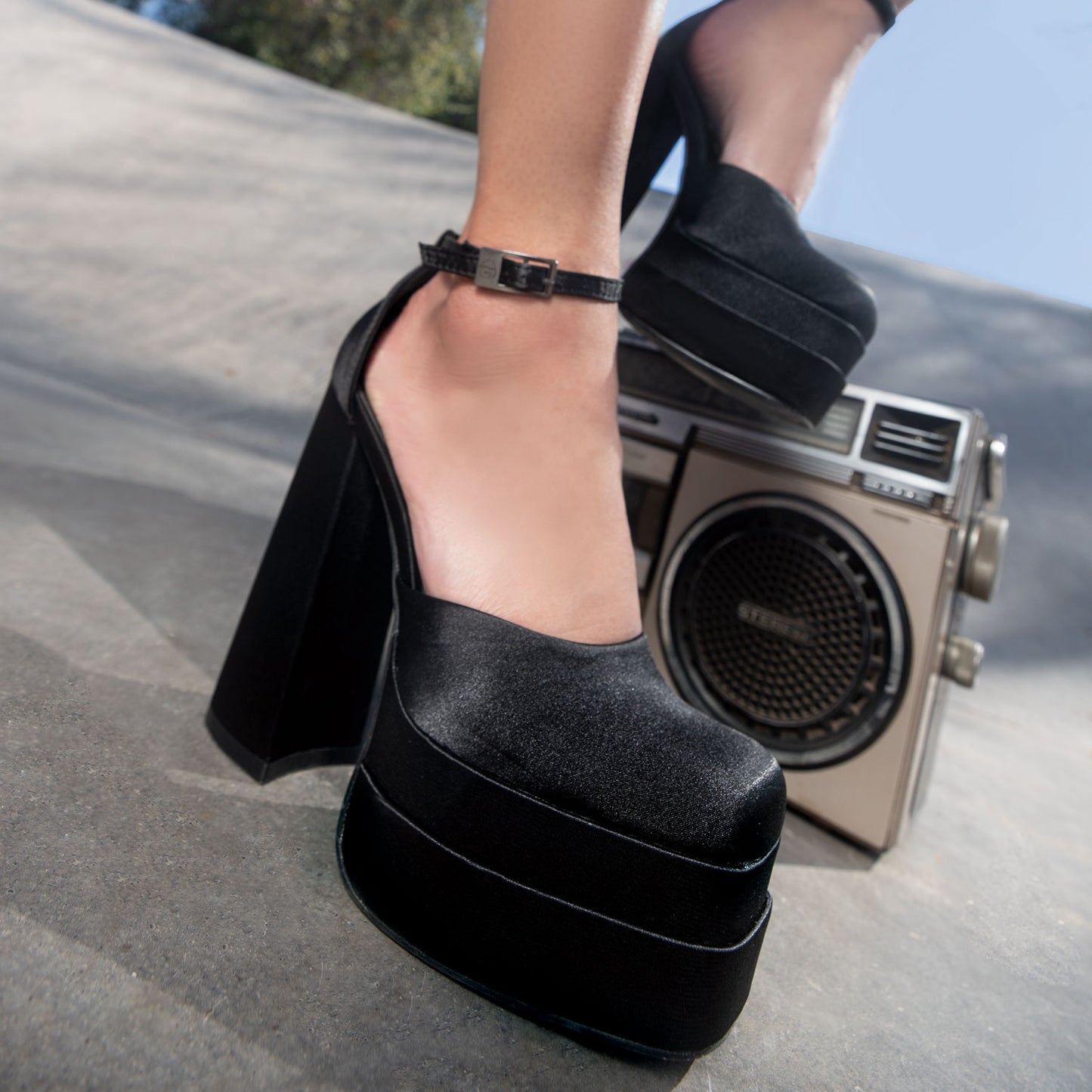 Sandalia Plataforma Negra Mujer 25910