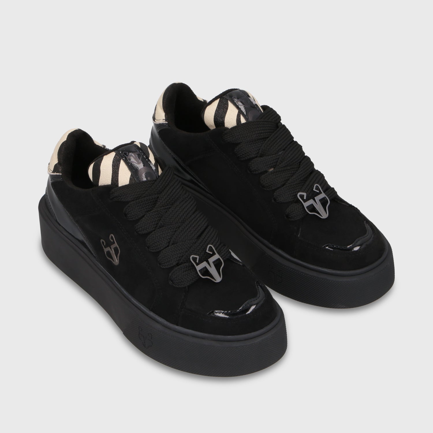 Zapatilla  Negra Mujer 43046