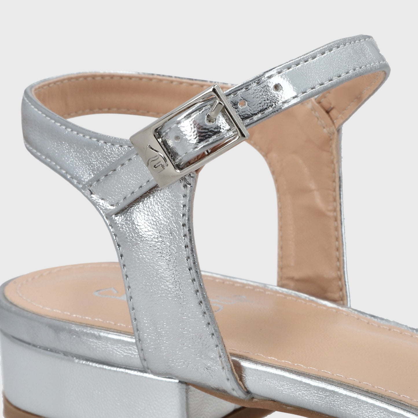 Sandalia Plana Plateada Mujer 55201