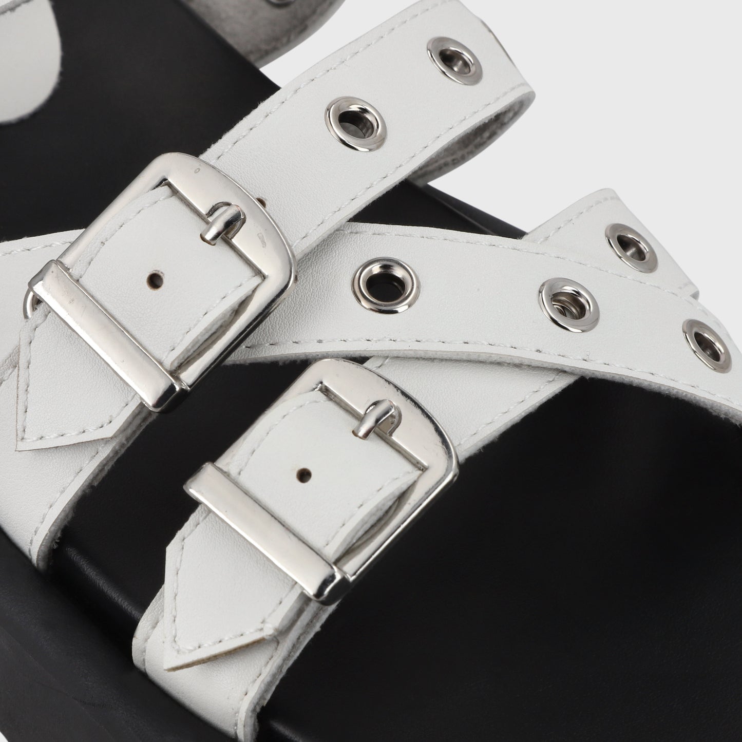 Sandalia Plana Blanca Mujer 55950