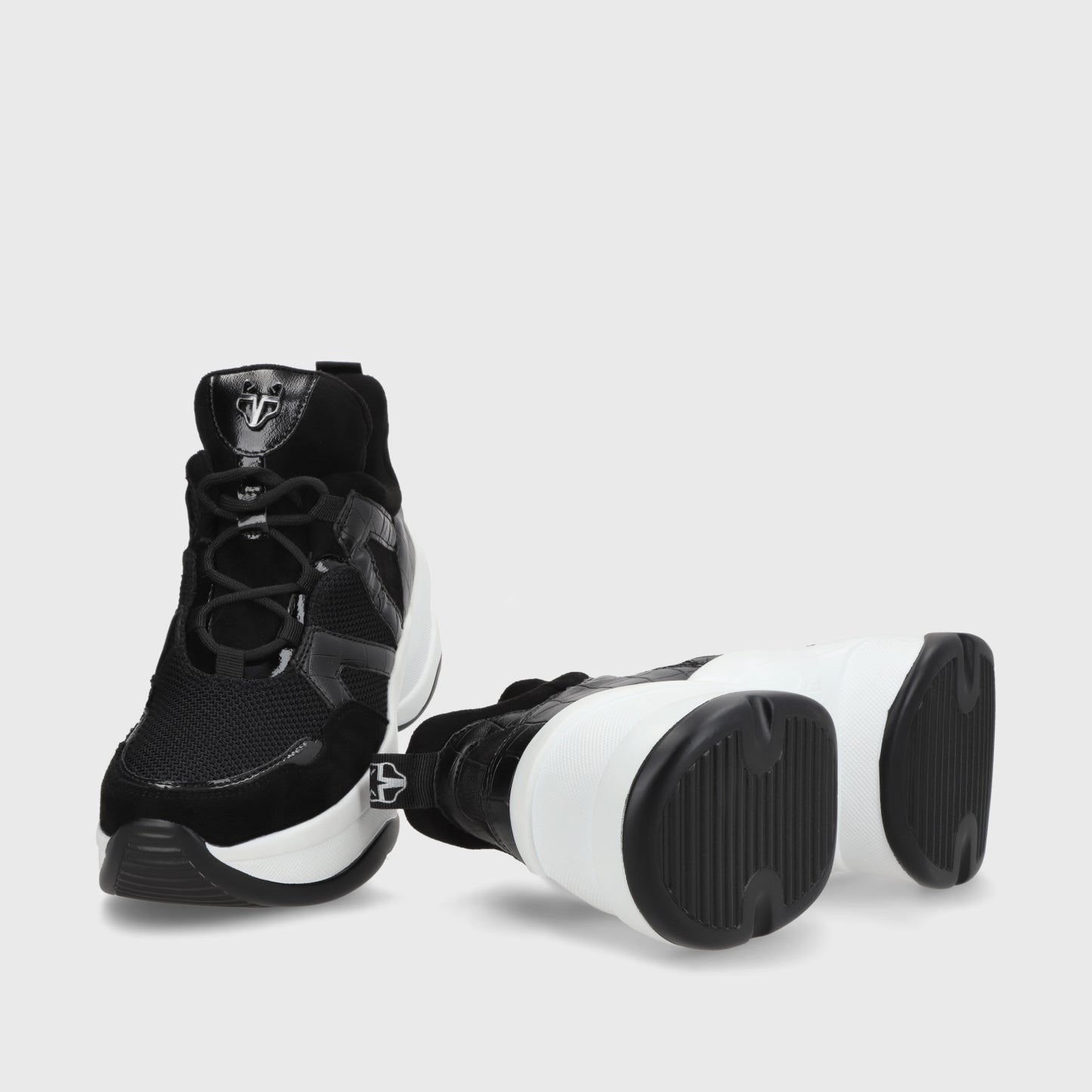 Zapatilla Negra Mujer C7293