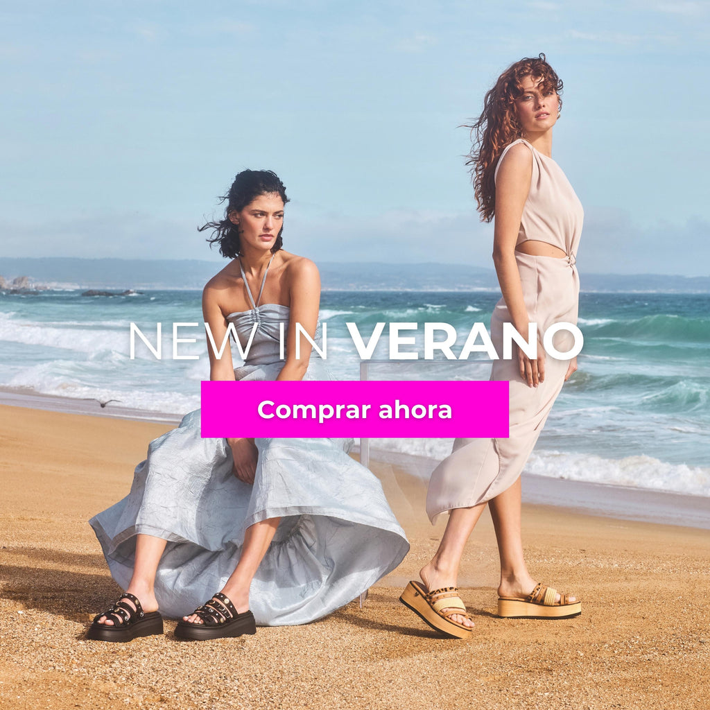 Mujeres con sandalias de la nueva colección Gotta Chile Verano 2026 posando en la playa frente al mar.