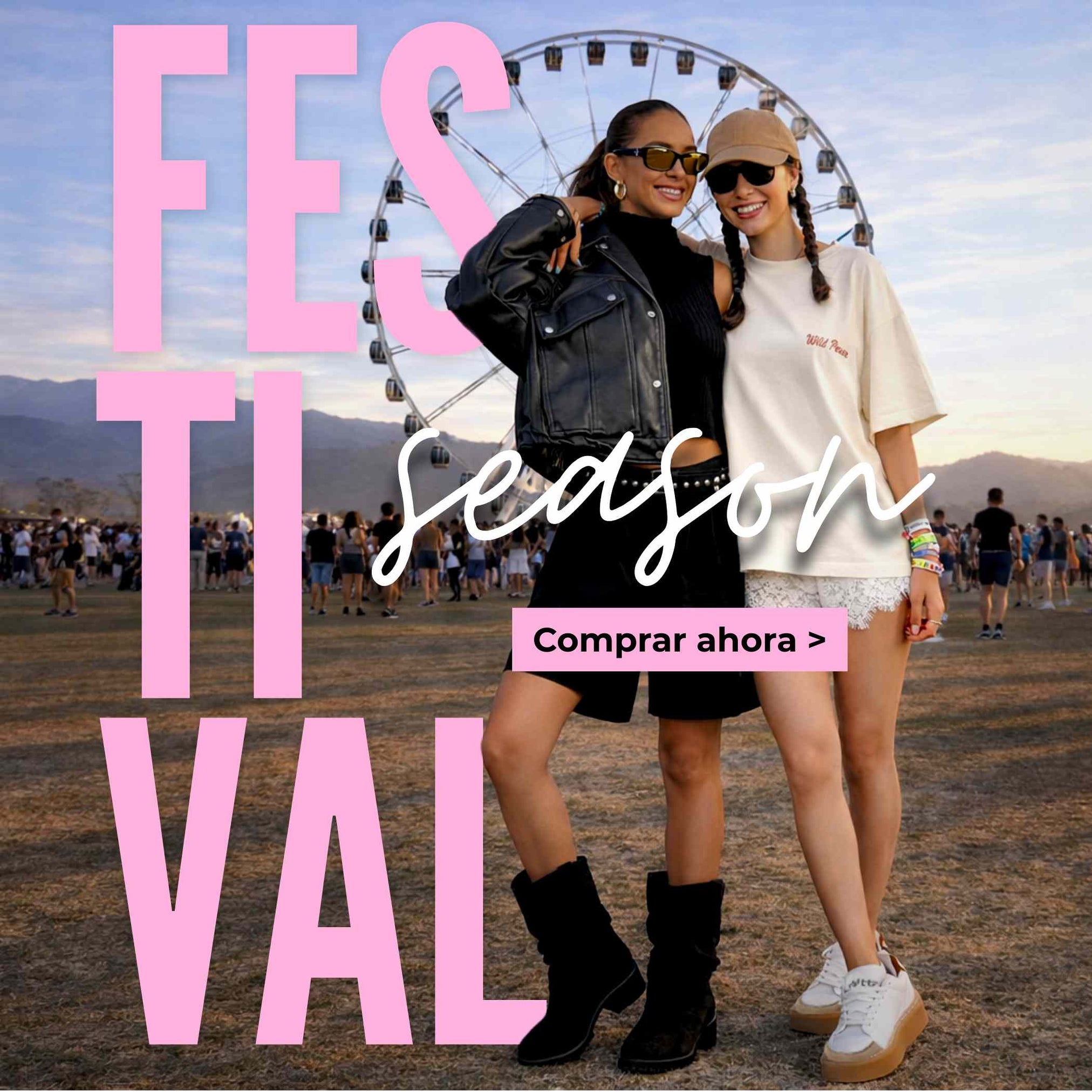 Banner promocional de outfits de festival para mujer con dos amigas sonriendo frente a una rueda de la fortuna al atardecer; una viste botas negras estilo western y la otra zapatillas plataforma blancas con detalles animal print.