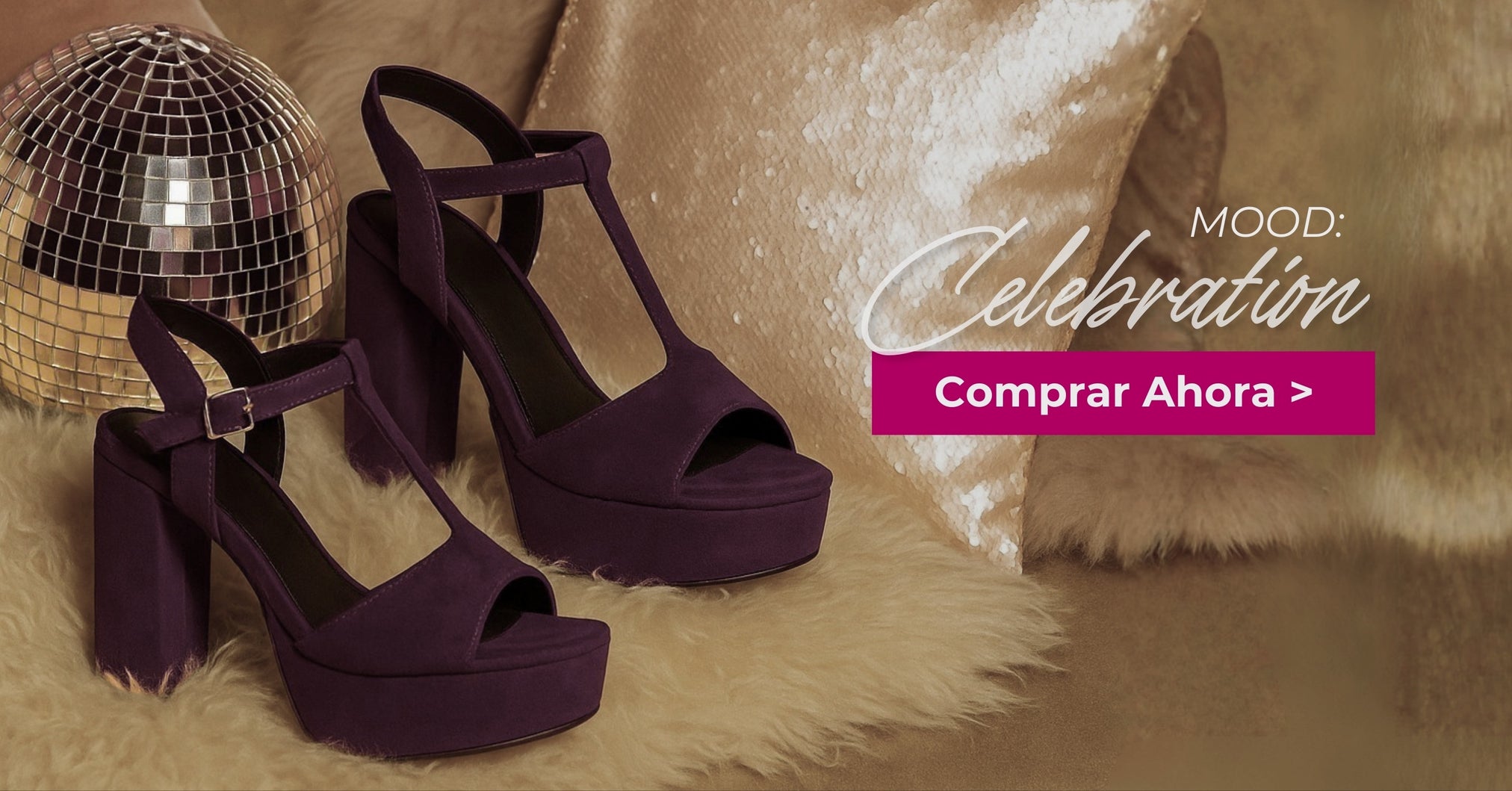 Sandalias burdeo de plataforma de Gotta Chile sobre alfombra peluda, acompañadas de una bola de disco, parte de la colección Fiesta de Fin de Año.