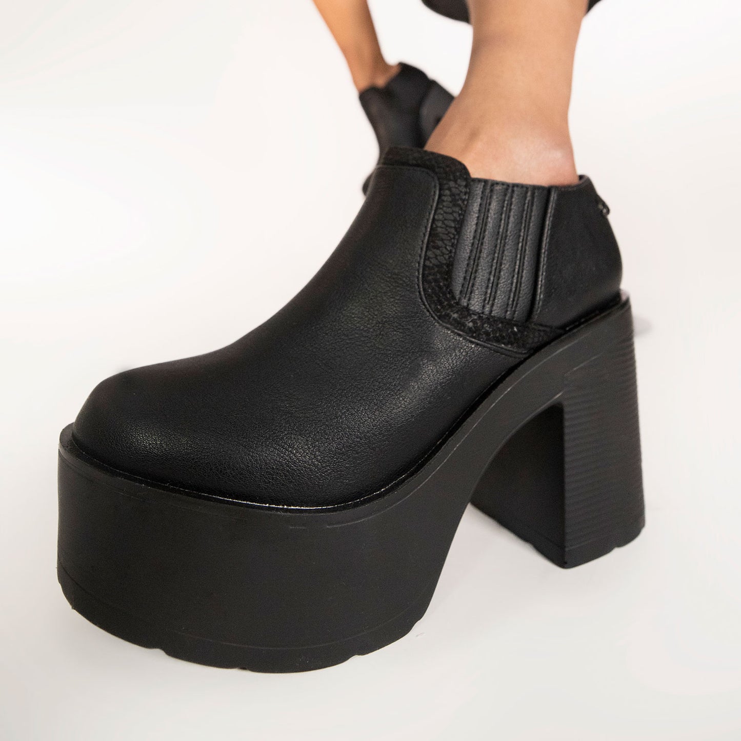 Zapato Plataforma Negro Mujer 15038