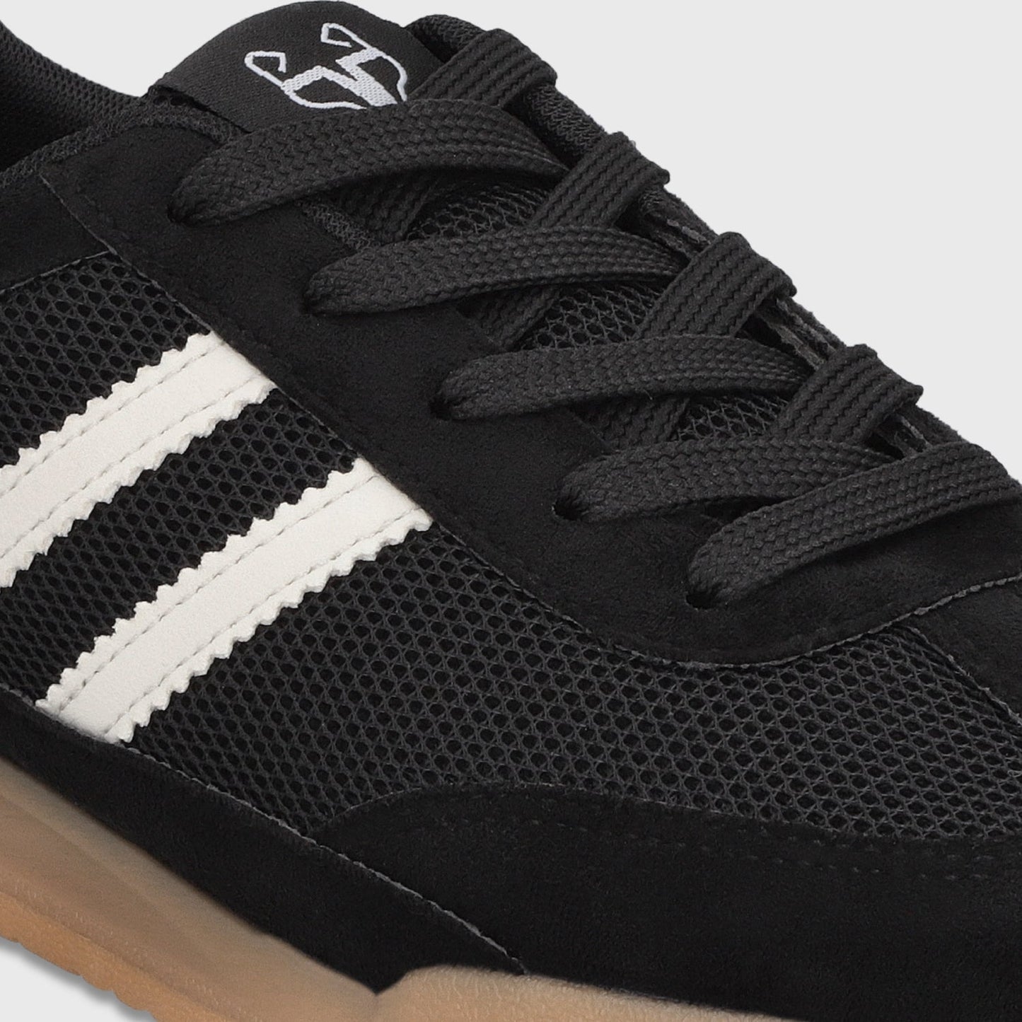 Zapatilla Negra Mujer 6802001 - Gotta Chile